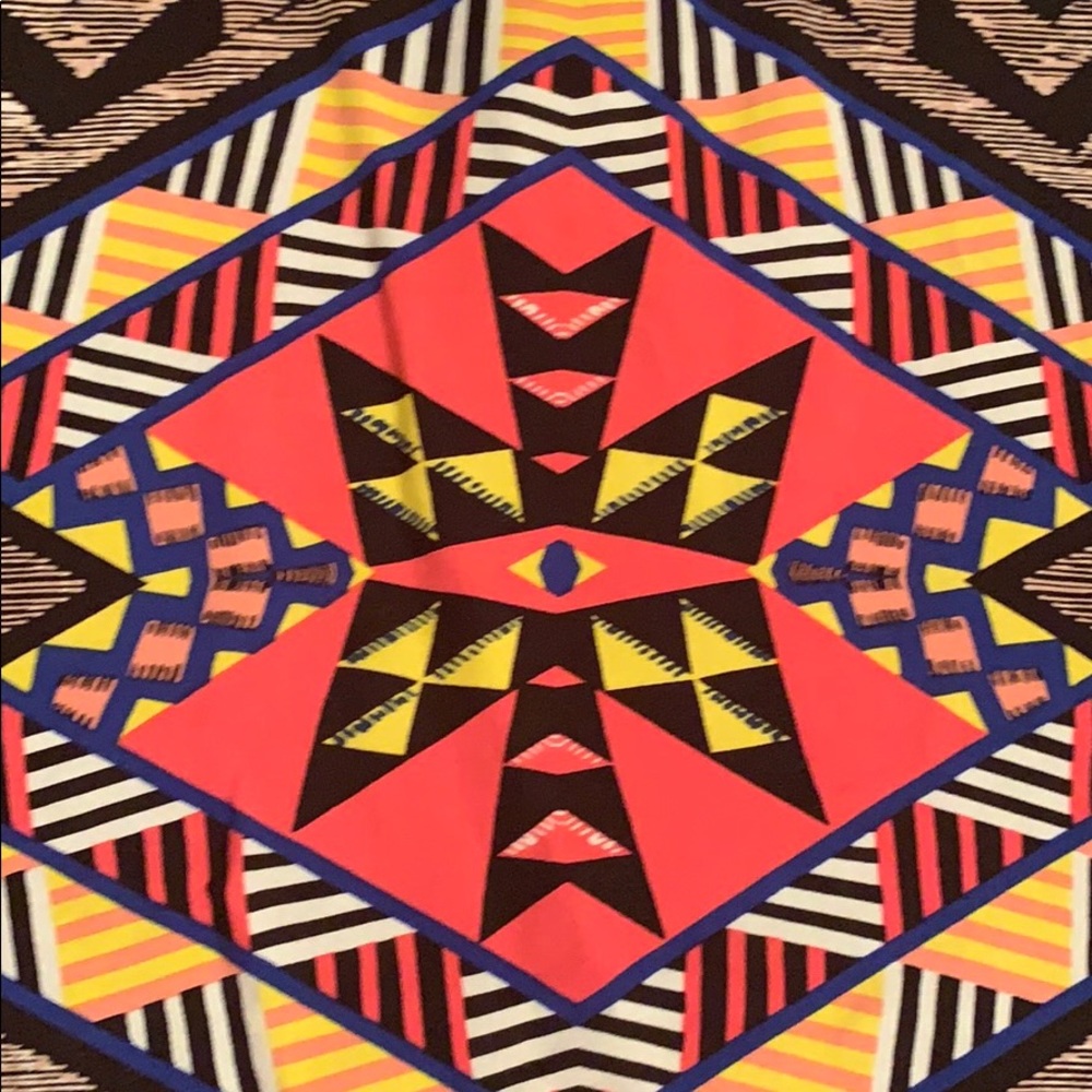 Aztec High-Low Tank Top - Picture 2 of 2